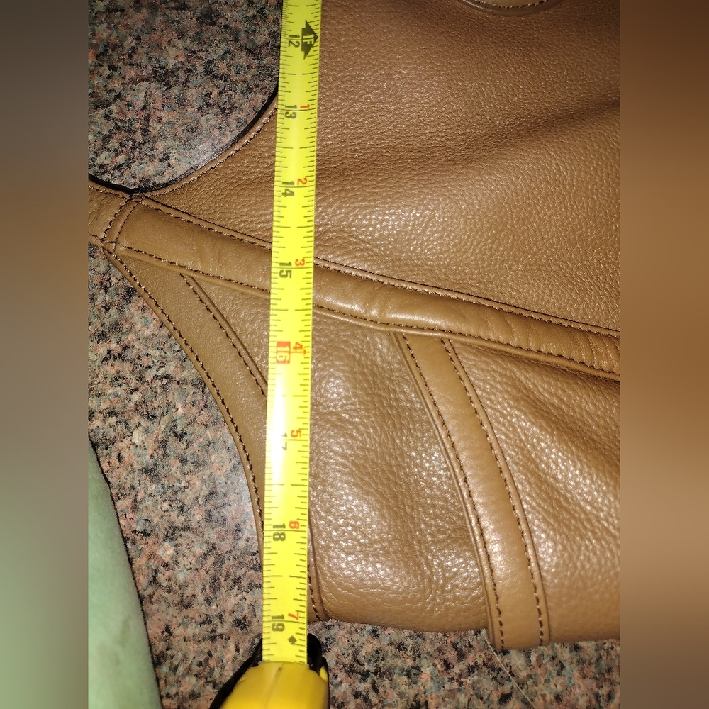 Tory Burch Hannah Pocket Hobo in Sand - Picture 12 of 15